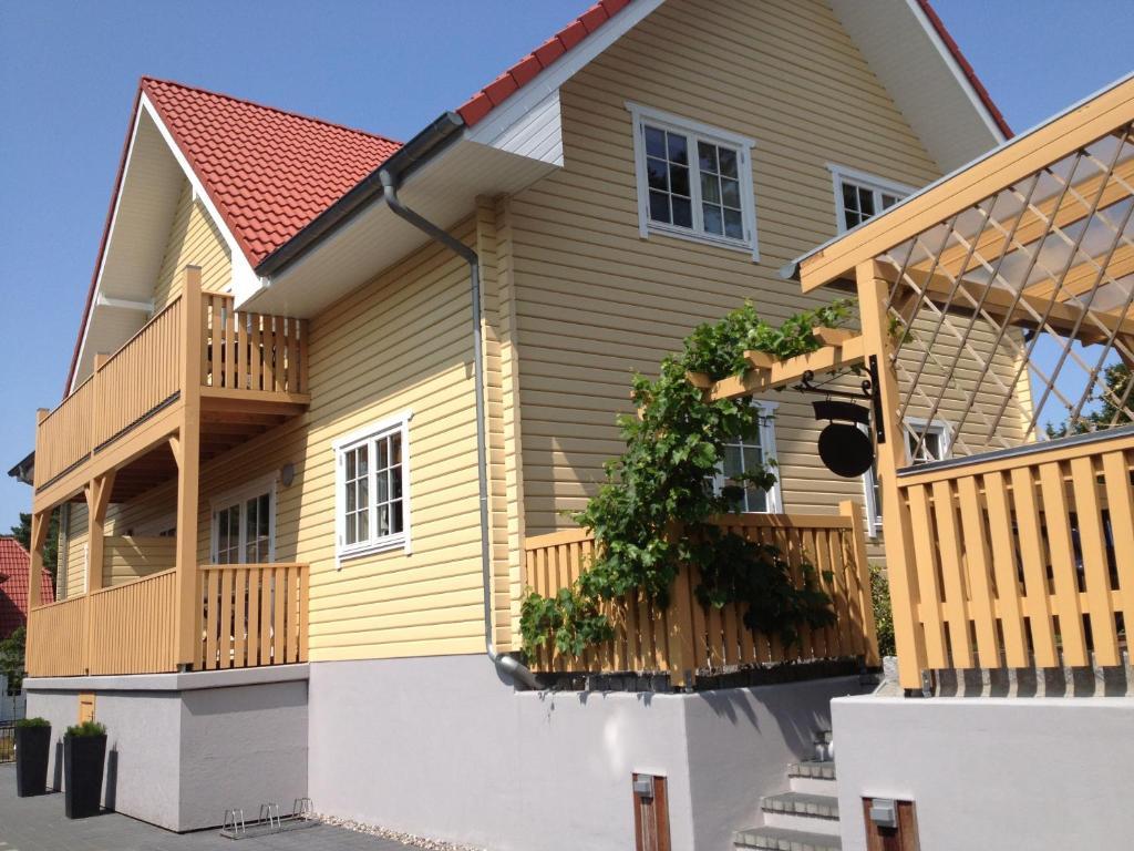 Haus Stoertebeker Appartements - Hotel Garni, Seebad Лубмин Екстериор снимка