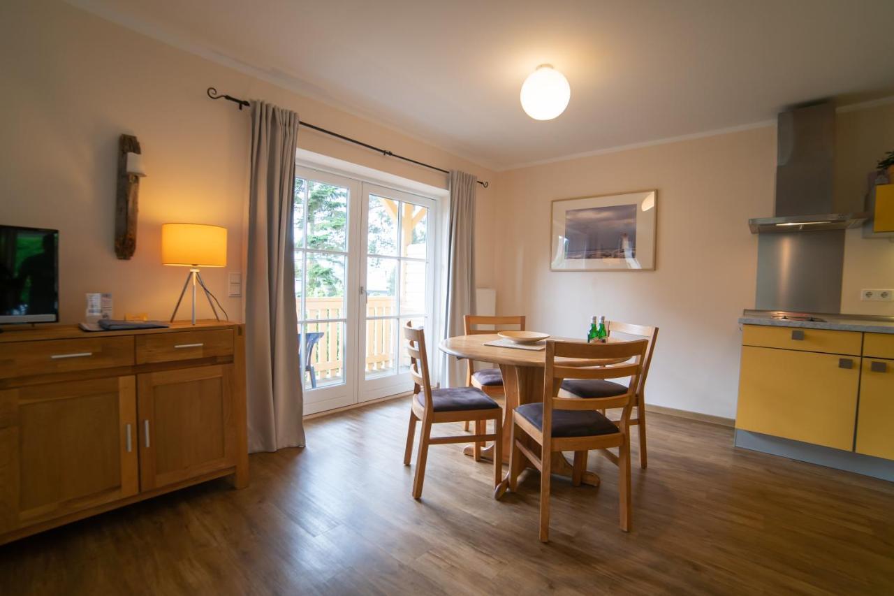 Haus Stoertebeker Appartements - Hotel Garni, Seebad Лубмин Екстериор снимка